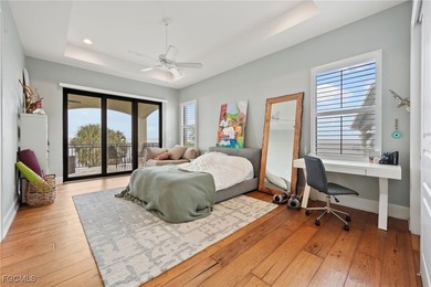 LUXURY RIVERFRONT LIVING. Custom Carlton-Naumann 6,394 Sq. ft - photo 35