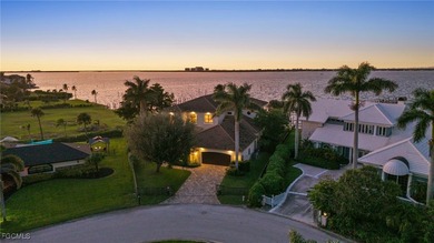 LUXURY RIVERFRONT LIVING. Custom Carlton-Naumann 6,394 Sq. ft - photo 48