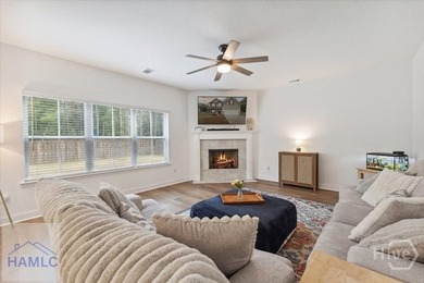 Spacious 4-bedroom 2.5 bath home features grand foyer with - photo 6