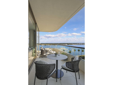 NEW, Turn-key, move-in ready residence with stunning waterfront - photo 7