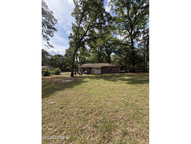 Charming 3-bedroom, 1.5-bath brick home situated on nearly half - photo 11