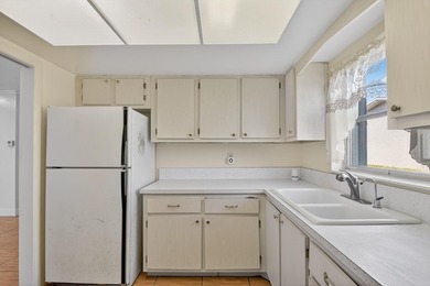 Charming 2 bedroom, 1 bathroom villa in the desirable Dudley - photo 17