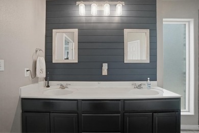 Impeccably maintained 2013 home that perfectly balances modern - photo 19