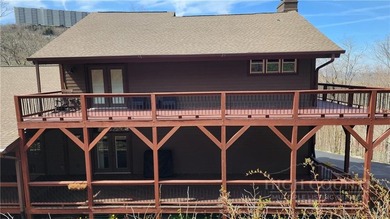 Huge Price Reduction- Priced to Sell! This beautifully designed - photo 3