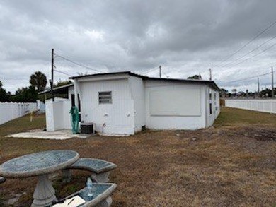 This cozy yet spacious 2-bedroom, 1-bath home offers comfort - photo 16