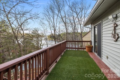 Summer on Lake Wylie is living the dream life! Watch the - photo 16
