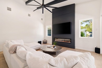 Set on just over half an acre in the heart of Blue Mountain - photo 18