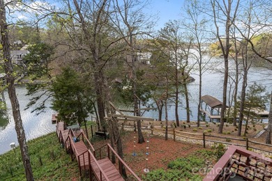 Summer on Lake Wylie is living the dream life! Watch the - photo 21