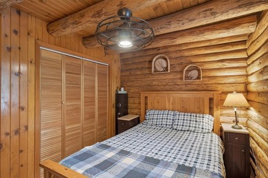 Well maintained and cared for, this charming log home retreat - photo 25