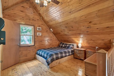 Well maintained and cared for, this charming log home retreat - photo 26