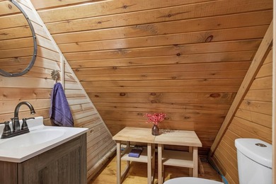 Well maintained and cared for, this charming log home retreat - photo 28