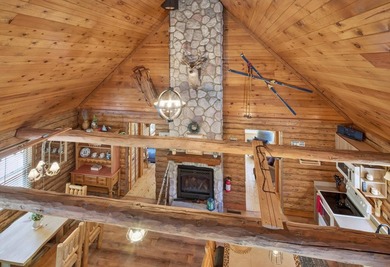 Well maintained and cared for, this charming log home retreat - photo 30