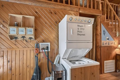 Well maintained and cared for, this charming log home retreat - photo 31