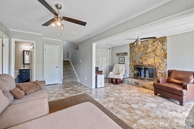 Summer on Lake Wylie is living the dream life! Watch the - photo 33