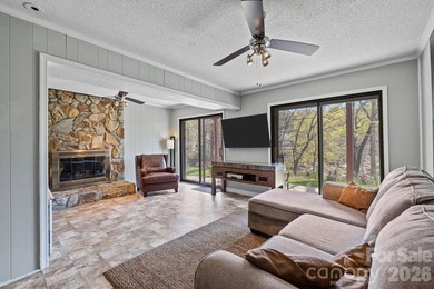 Summer on Lake Wylie is living the dream life! Watch the - photo 34