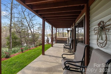 Summer on Lake Wylie is living the dream life! Watch the - photo 36