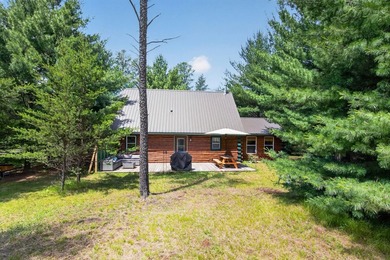 Well maintained and cared for, this charming log home retreat - photo 37