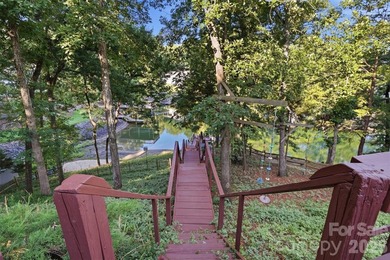 Summer on Lake Wylie is living the dream life! Watch the - photo 42