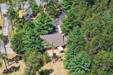 Well maintained and cared for, this charming log home retreat - photo 45