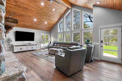 Located in the heart of it all! Luxury Northwoods Retreat on 5+ - photo 12