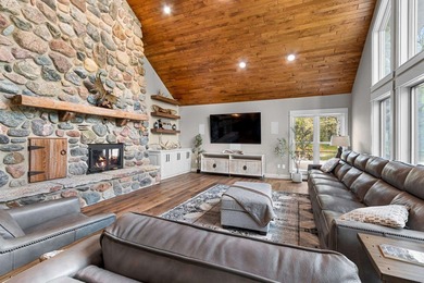 Located in the heart of it all! Luxury Northwoods Retreat on 5+ - photo 13