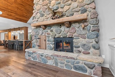 Located in the heart of it all! Luxury Northwoods Retreat on 5+ - photo 15