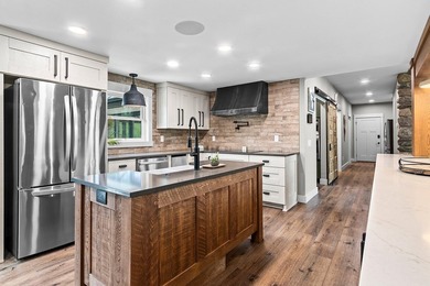 Located in the heart of it all! Luxury Northwoods Retreat on 5+ - photo 25