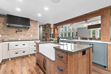 Located in the heart of it all! Luxury Northwoods Retreat on 5+ - photo 27