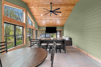 Located in the heart of it all! Luxury Northwoods Retreat on 5+ - photo 33
