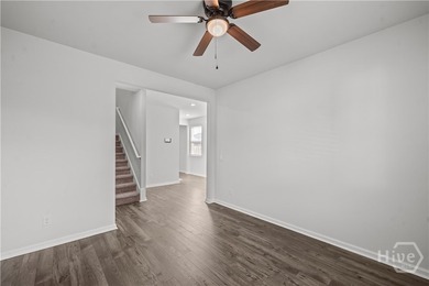 Welcome to 72 Knotty Court in Richmond Hill, where thoughtful - photo 7