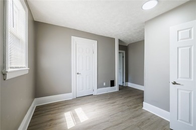 Spacious duplex offering a great opportunity for both - photo 12