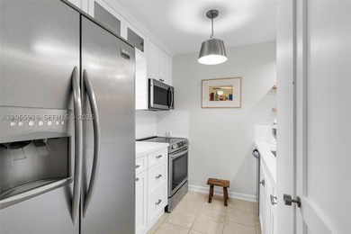 Beautifully maintained two-story residence offering 2 bedrooms - photo 14