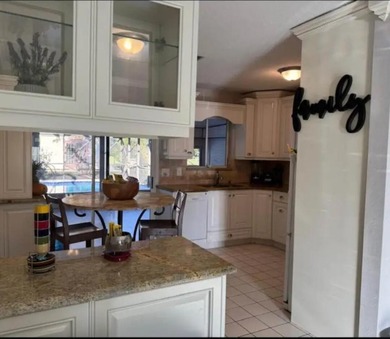 Welcome to a great home in the perfect location! This house with - photo 5