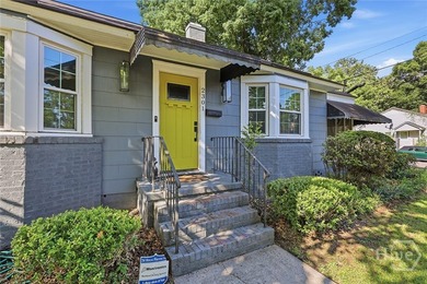 You'll fall in love with this adorable cottage in desirable - photo 4