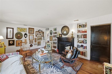 You'll fall in love with this adorable cottage in desirable - photo 8
