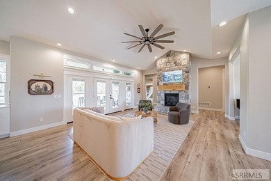SOLD FULLY FURNISHED - Located right on the golf course and on 1 - photo 11