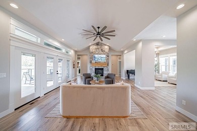 SOLD FULLY FURNISHED - Located right on the golf course and on 1 - photo 12