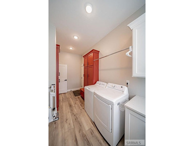 SOLD FULLY FURNISHED - Located right on the golf course and on 1 - photo 22