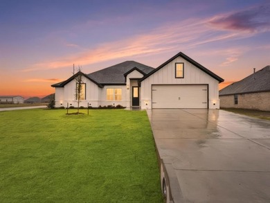 (private lake, pond, coastal) Home For Sale in Godley Texas