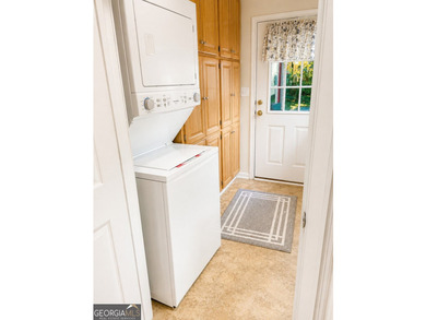 Welcome home to this beautiful 4-bedroom, 3-bath retreat nestled - photo 11
