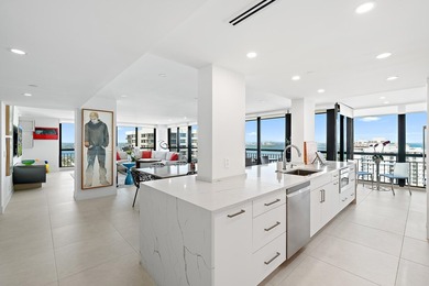 Exquisite oceanfront lower penthouse suite has been meticulously - photo 4