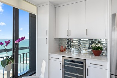 Exquisite oceanfront lower penthouse suite has been meticulously - photo 10