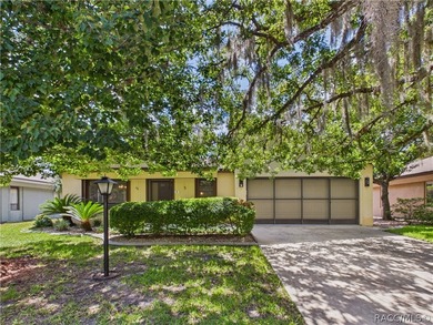 Cozy 2 bedroom 2 bath 2 car garage villa nicely positioned on a - photo 39