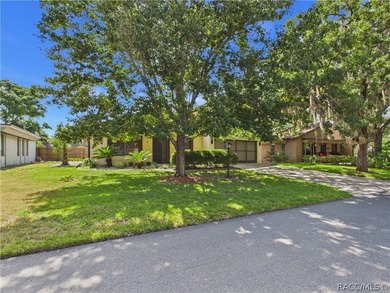 Cozy 2 bedroom 2 bath 2 car garage villa nicely positioned on a - photo 42