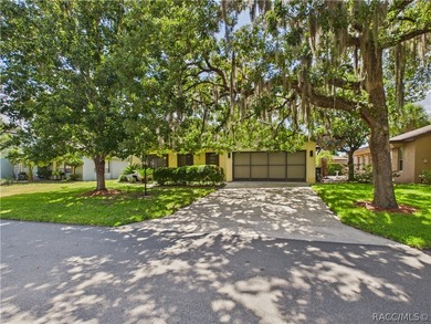 Cozy 2 bedroom 2 bath 2 car garage villa nicely positioned on a - photo 43