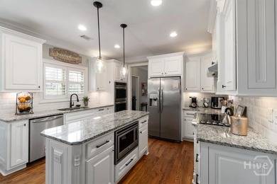 This stunning better than new, estate-style home sits on 1.78 - photo 9