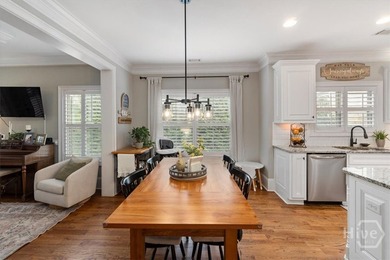 This stunning better than new, estate-style home sits on 1.78 - photo 10