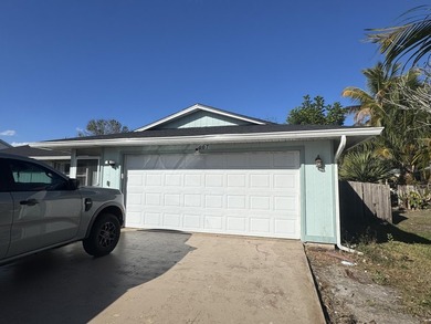 Investment opportunity awaits! This charming 3-bedroom pool home - photo 2
