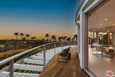 Presenting the Malibu Water Tower House - an iconic - photo 1