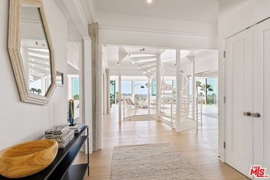 Presenting the Malibu Water Tower House - an iconic - photo 9